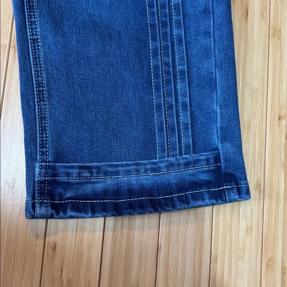 Mid wash pleat and cuff accent jeans. Size XS. NWT - Picture 8 of 12